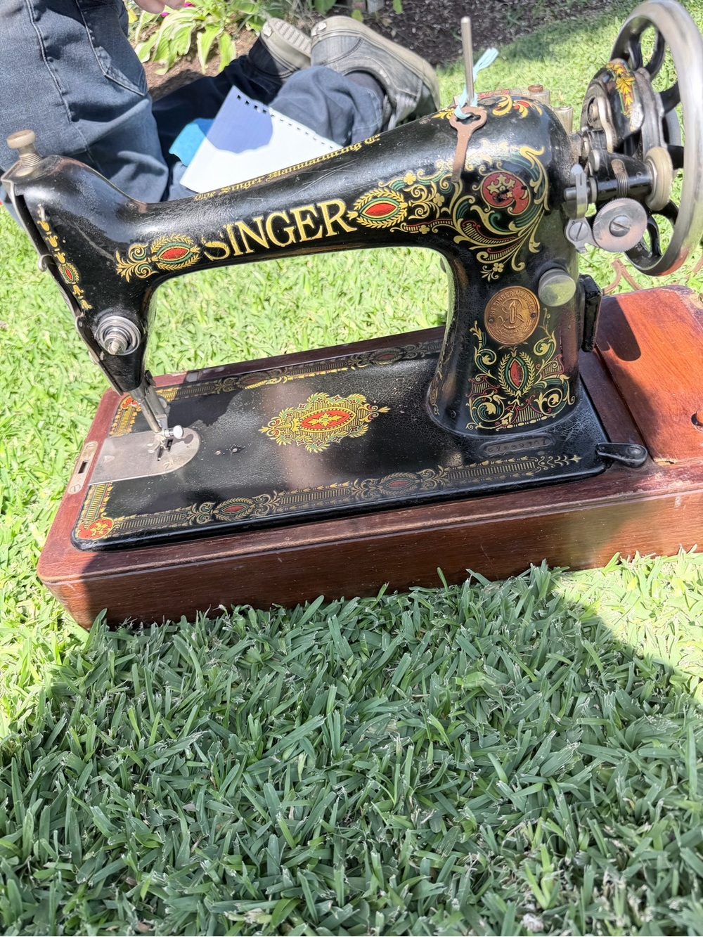 Singer Vintage Black Decorative Sewing Machine